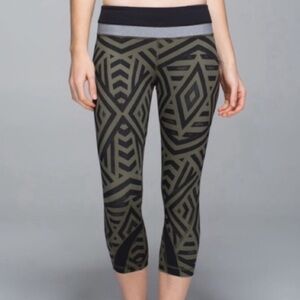 Lululemon Run Inspire Crop Leggings Women’s 6 Green Black Workout Running Gym